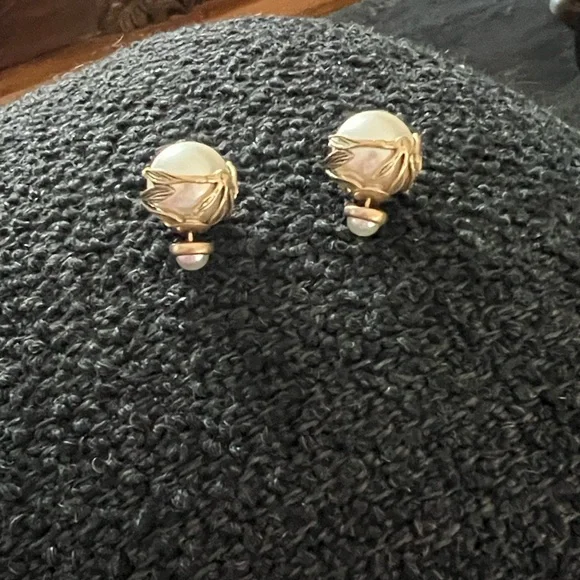 Dior Gold and Pearl Earrings - Picture 5 of 12